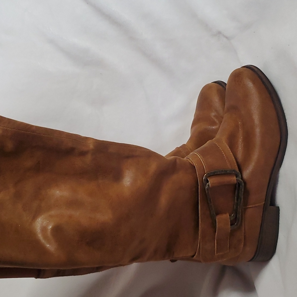 Brown Boot w/ buckel